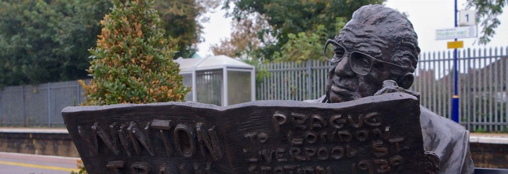 Memorial to Sir Nicholas Winton MBE on platform 3, Maidenhead train station